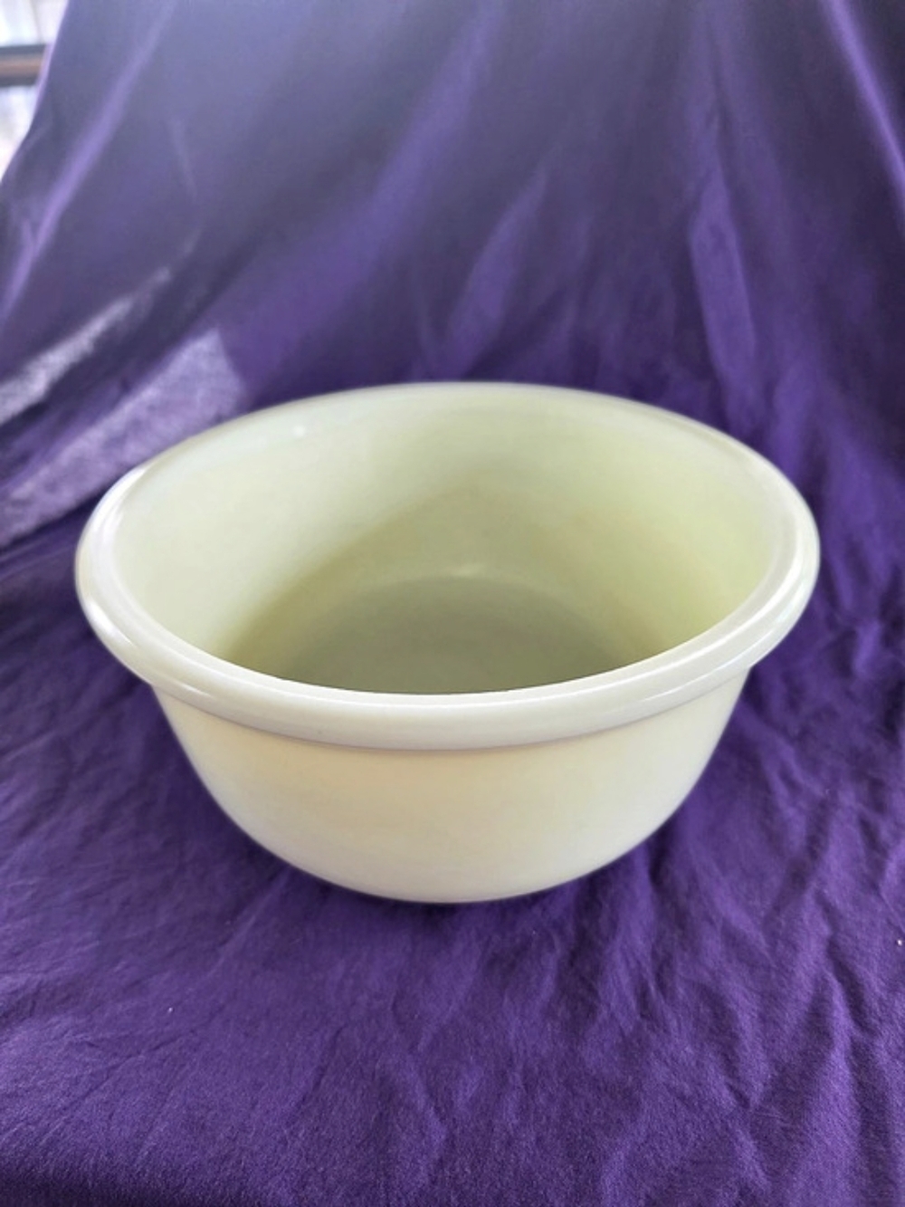 Hamilton Beach Custard/Milk Glass Mixing Bowl, Glows